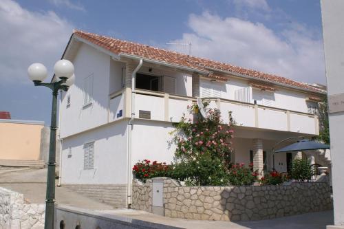 Apartments with a parking space Povljana Pag - 233 - image 2