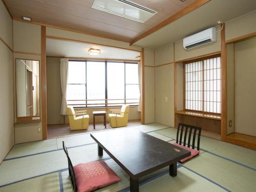 Kindayu Located in Ikaho, Kindayu is a perfect starting point from which to explore Shibukawa. Featuring a satisfying list of amenities, guests will find their stay at the property a comfortable one. Service-