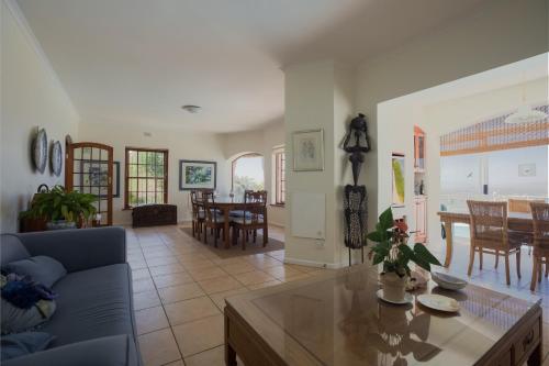 ห้องส่วนกลางสำหรับนั่งเล่น/ดูทีวี, Panorama Guest House near สวนพฤกศาสตร์แห่งชาติคีร์สเตนบอสช์