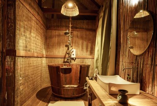 Bathroom, Koh Andet Eco Resort in Tatai