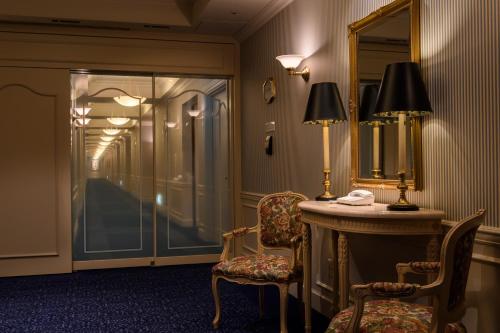 room detail thumbnail 1
