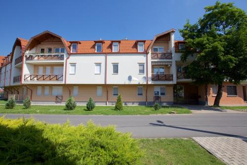 Zoli Apartmanok-Anita Kölcsey 34-36