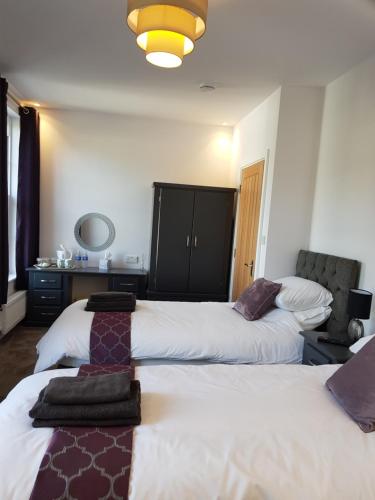 2 twin beds