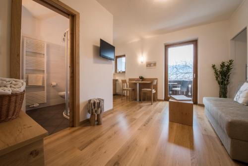 One-Bedroom Apartment with View
