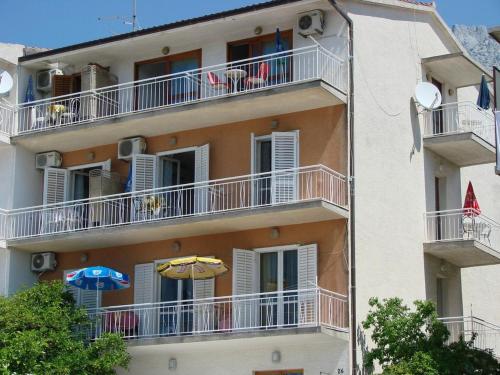  Apartments Ivan, Pension in Makarska