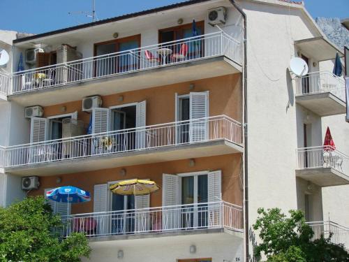 Зовнішній вигляд готелю, Apartments Ivan in Макарска