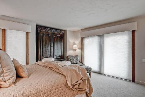 Ridgepoint Townhomes by East West Hospitality - image 8