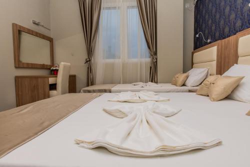 Hotel Crnogorska Kuća - image 2