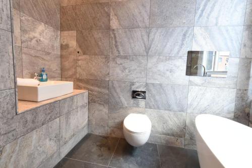 Stunning High Spec Sleep 14 (38 A3), Manchester (zdjęcie 8)