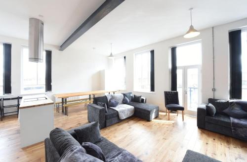 Stunning High Spec Sleep 14 (38 A3), Manchester