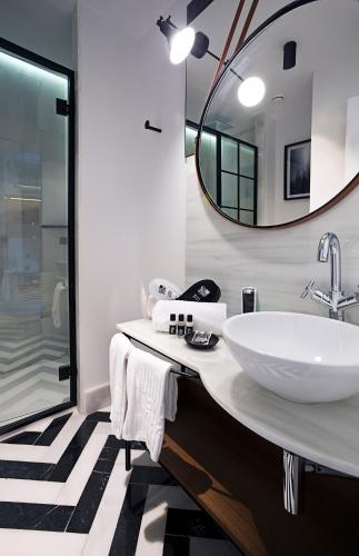 One Shot Palacio Conde de Torrejón 09 - main image