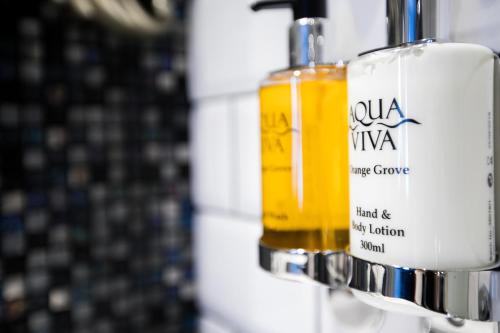 Apartments at Number 10 The Abbey - 화장실