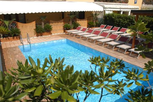 One-Bedroom Apartment with Pool View (2 Adults) image 7