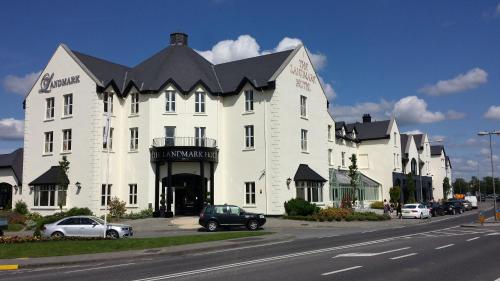 The Landmark Hotel - image 9