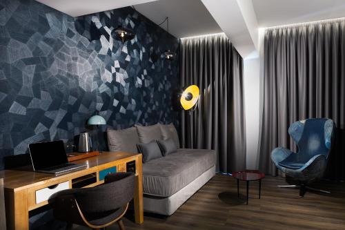 Junior Suite with Balcony image 5