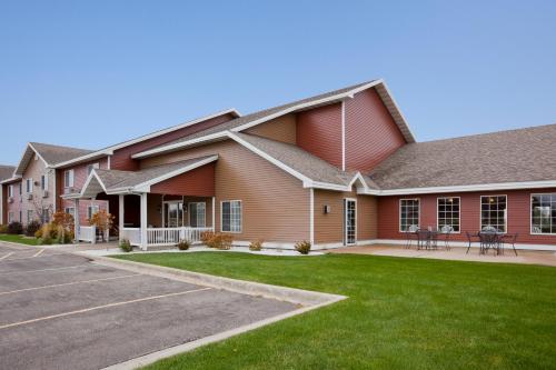 Paynesville Inn & Suites