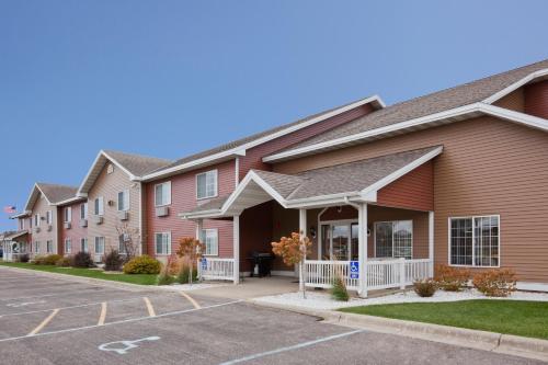 Paynesville Inn & Suites