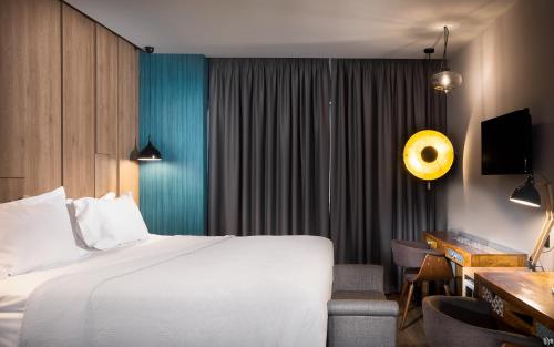 room detail thumbnail 1