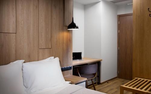 Standard Double Room image 4