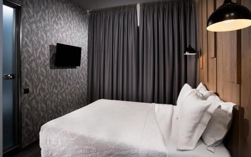 Standard Double Room image 7