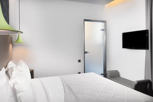 Junior Suite with Balcony image 4