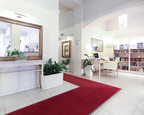 Unitas Hotel - image 3