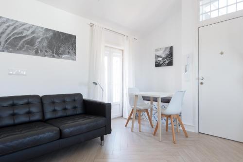 Almamater Lisbon Apartments - Tap to explore photos