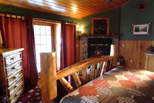 Lake George Boathouse Waterfront Lodging