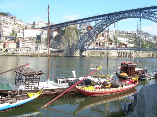  Amazing River Views - Apartment 2 ensuit bedrooms, free parking in Vila Nova de Gaia