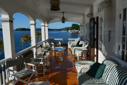 ระเบียง/ชานเรือน, Lake George Boathouse Waterfront Lodging in โบลตัน แลนดิ้ง(นิวยอร์ค)