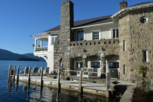 ระเบียง/ชานเรือน, Lake George Boathouse Waterfront Lodging in โบลตัน แลนดิ้ง(นิวยอร์ค)