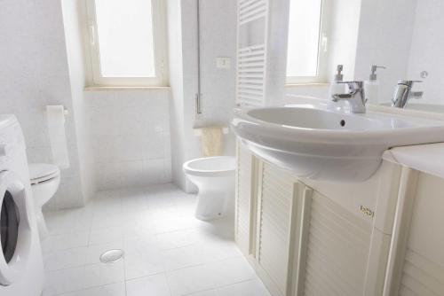 Bathroom, Michelangelo Apartment in Civitavecchia Town