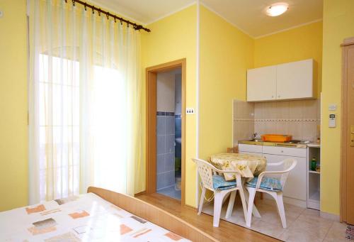 Studio Brodarica 4835c 