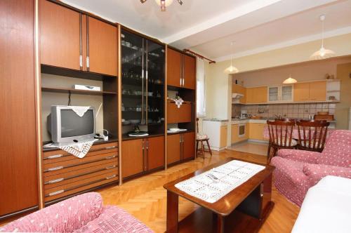 Apartments with a parking space Kampor, Rab - 4972