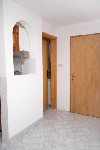 Apartments with a parking space Jezera Murter - 5133 - image 3