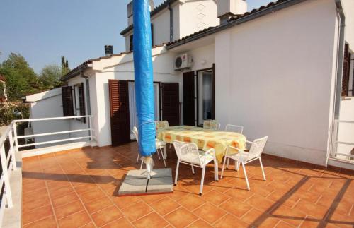  Apartment Vantacici 5292a, Ferienwohnung in Malinska