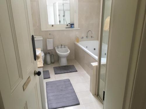 Meriam Bed and Breakfast and Explore Tasmania with Meriambb Hobart