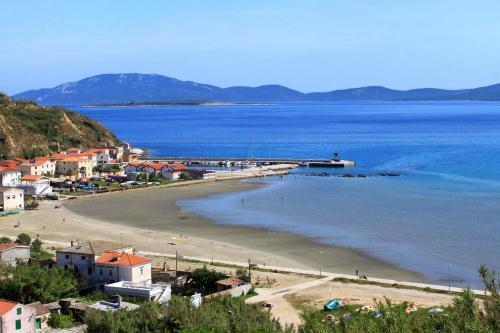 Family friendly seaside apartments Susak Losinj - 8050 - image 2