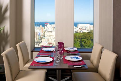 레스토랑, 머큐어 요코스카 (Mercure Yokosuka) in 요코스카