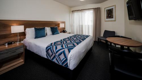 2 Bedroom 2 Bathroom Suite