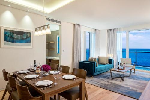Deluxe Suite Twin