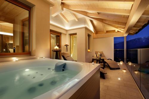 King Suite with Spa Bath