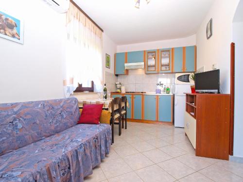 Apartments Blazenka 1270 - image 11