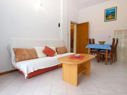Apartment image 10