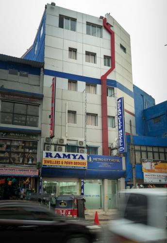 Entrance, Metro City Hotel in Slave Island