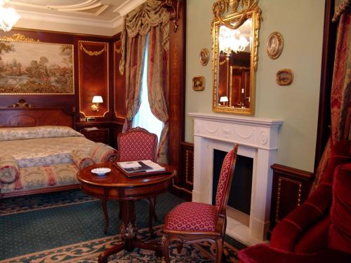 room detail thumbnail 1