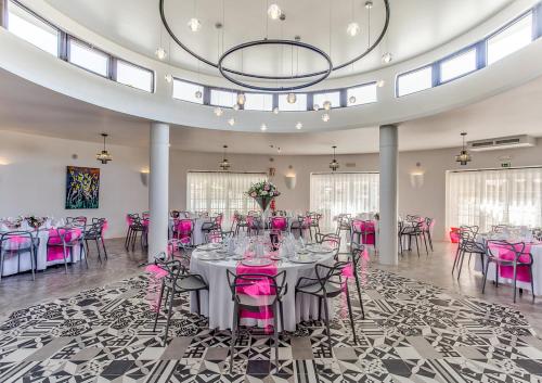 Banquet hall, Quinta Do Paraiso - AL in Carvoeiro