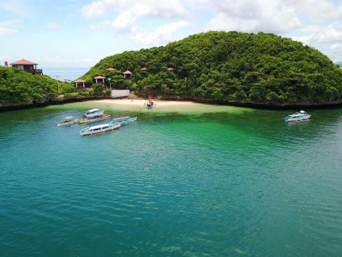 Voltants, Traditional Filipino Home near 100 Islands Wharf in Alaminos City