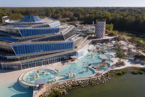 Зовнішній вигляд готелю, Villages Nature Paris at Disneyland® Paris in Байі РОМЕНВІЛЬЕ