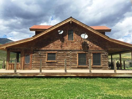 Schoolhouse Cabin - image 3